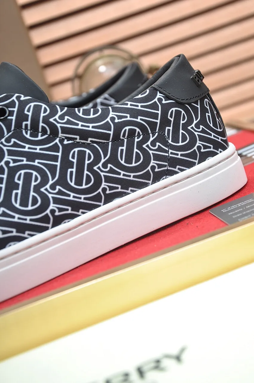 Men's shoes💰480💶[Burberry] (cowhide lining) classic low-top sneakers｜Imported cowhide with classic plaid fabric｜Cow leather lining｜Original outsole｜Fine workmanship and comfortable to wear Size: 38-44 (customized at 45)